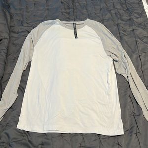 Lululemon Raglan fundamental long sleeve t-shirt size L